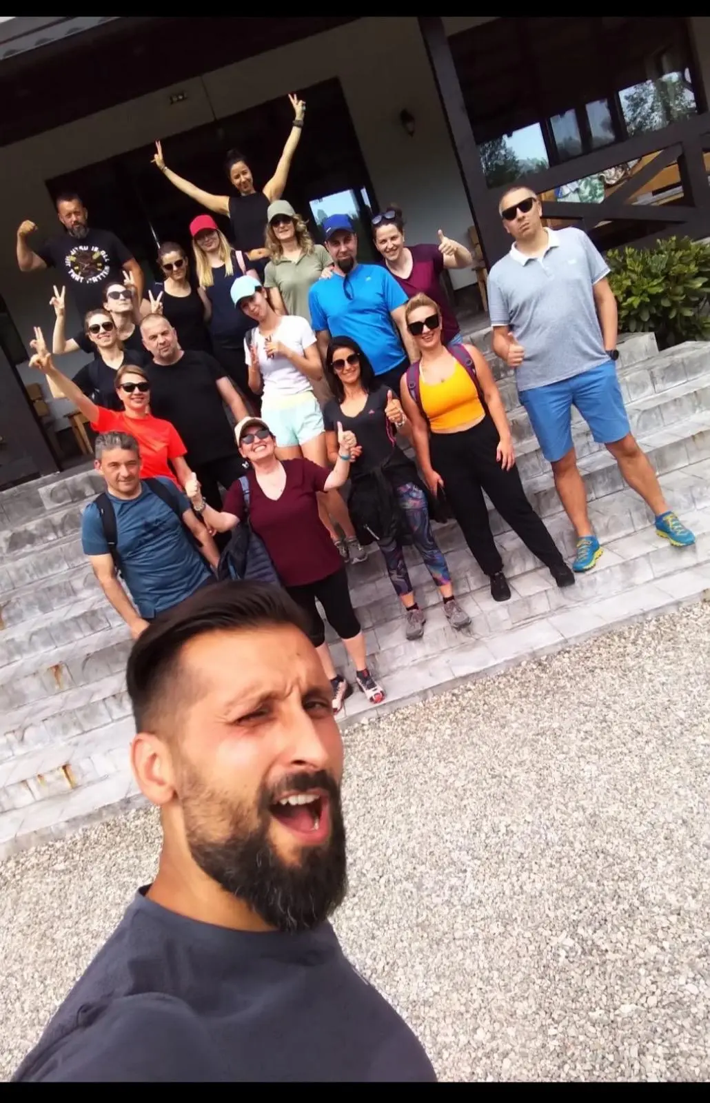 Selfie de grup cu participanții și antrenorul RESET 360